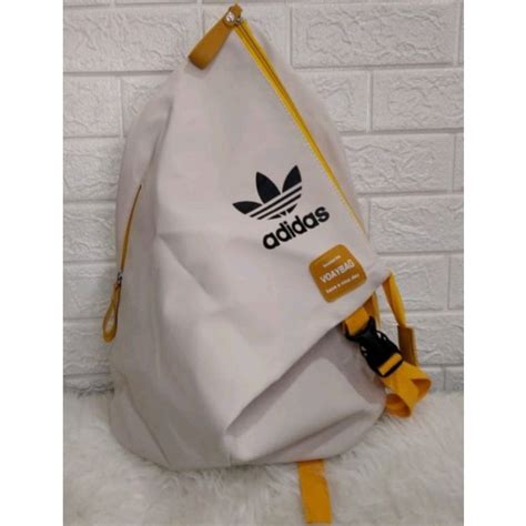 selempang adidas wanita.